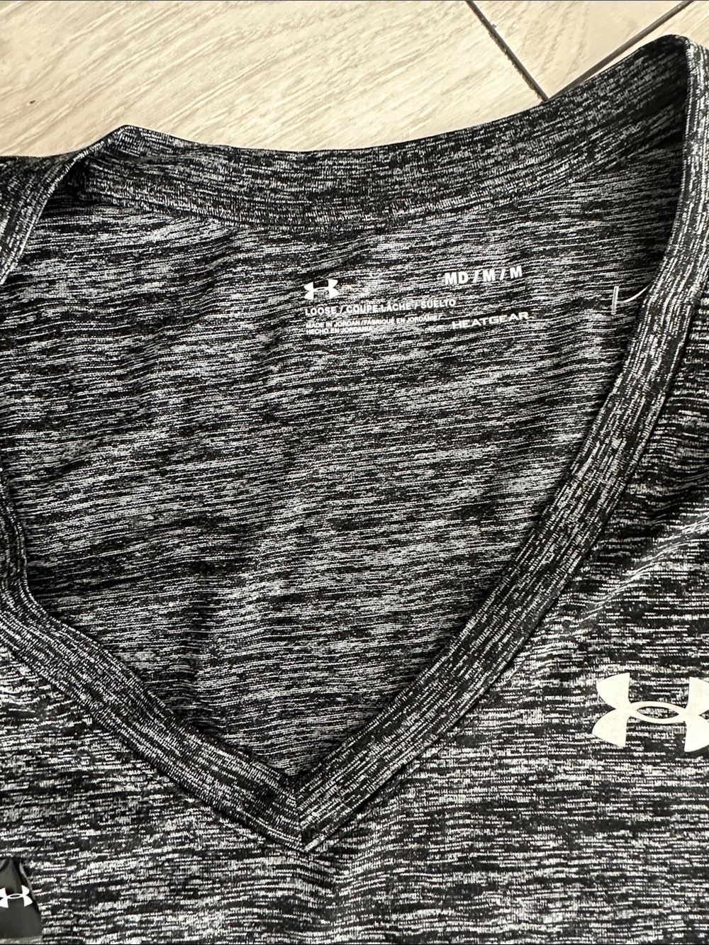 Under Armour Men’s Black Heathered Short Sleeve V-Neck Performance Tee - Picture 2 of 4